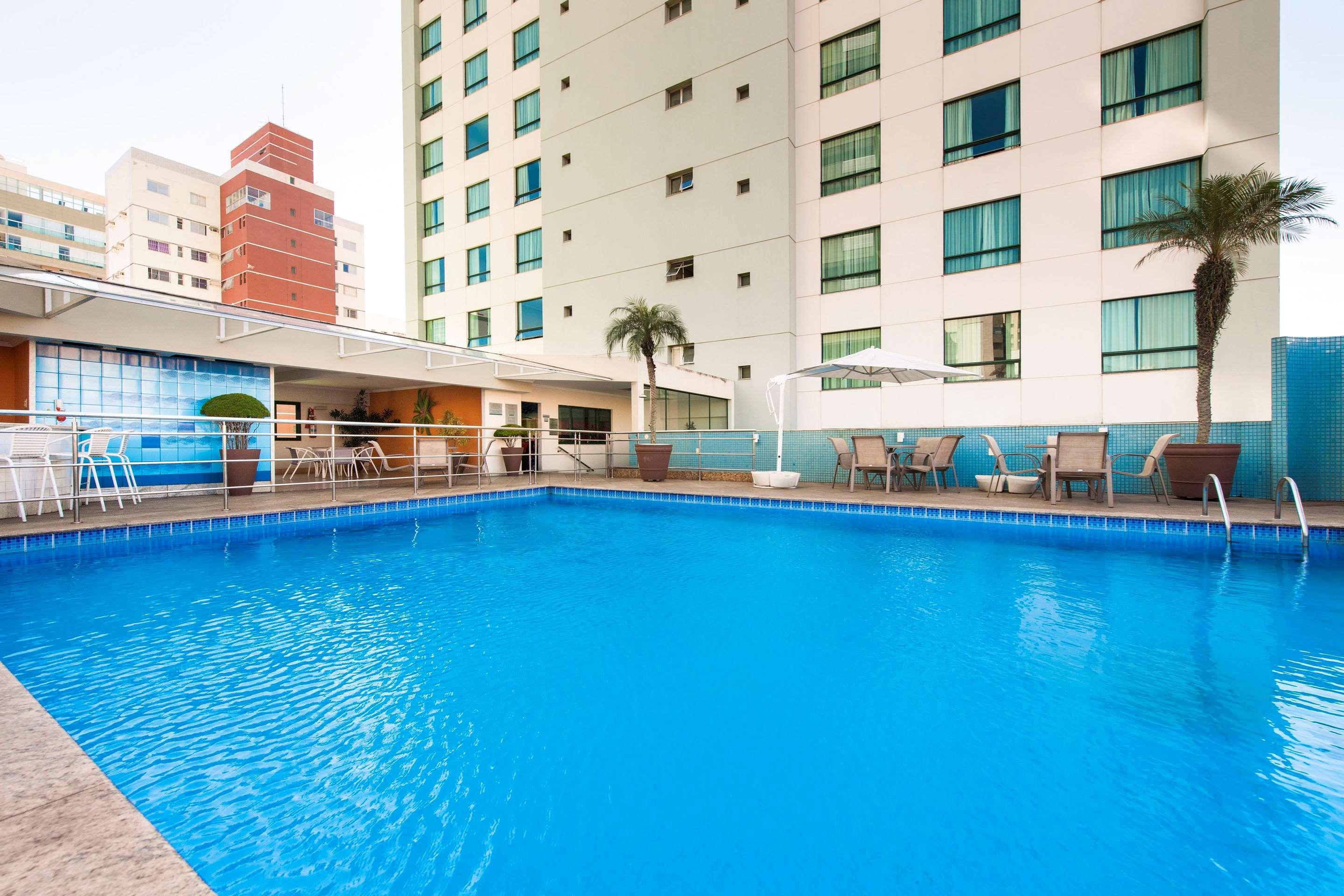 Comfort Suites Vitoria Exterior photo